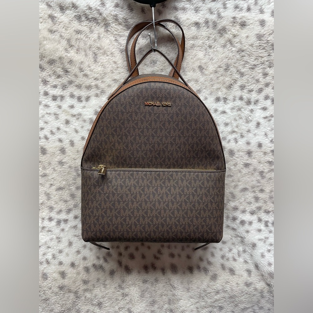 MICHAEL KORS SHEILA MEDIUM SIGNATURE LOGO BACKPACK (NEW WITHOUT TAGS) - Picture 2 of 7